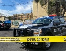 Los elementos de seguridad detuvieron a dos hombres, a quienes les aseguraron una pistola. CORTESÍA