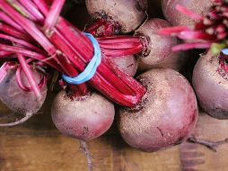 Para mejorar la circulación será necesario preparar jugo de betabel con un toque de limón. ESPECIAL / Foto de Nick Collins en Unsplash