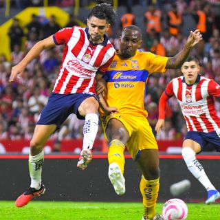 Chivas con estrenos ante Tigres
