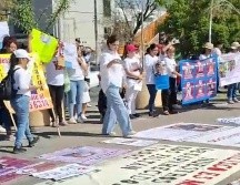 El contingente conformado por familiares víctimas, principalmente organizaciones de padres y madres de desaparecidos acudieron con pancartas y lonas con las fotografías de sus seres queridos, de quienes no saben su paradero. CORTESÍA