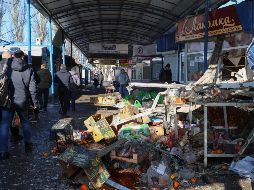 Otras 25 personas resultaron heridas en el ataque en el suburbio de Tekstilshchik, entre ella dos niños, dijo Denis Pushilin, líder de las autoridades nombradas por Rusia en Donetsk. EFE / A. Guerra