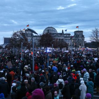 Protesta contra ultraderecha atrae a cerca de 100 mil personas en Múnich