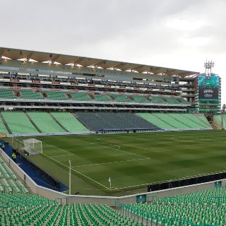 Atropellan a aficionados de Monterrey afuera del estadio de Santos