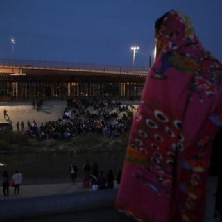 México afirma que migración se ha reducido a la mitad tras reunión con EU