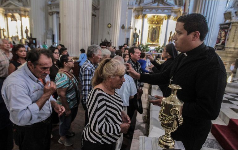 Ya faltan pocos días para que se lleve a cabo uno de los eventos más emblemáticos de la Religión Católica en México, la imposición de la ceniza, con la que oficialmente comienza la Cuaresma 2024. EL INFORMADOR / ARCHIVO