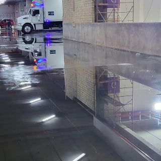 Se inunda Plaza Patria por ruptura de instalación de agua