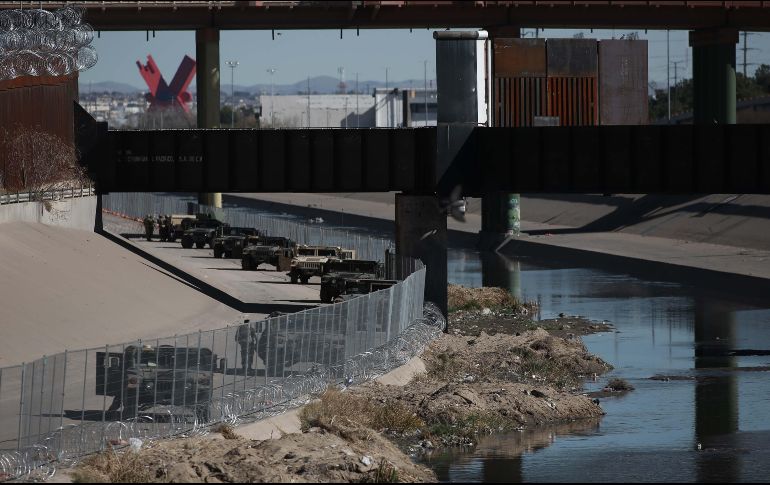 El gobernador de Texas, el republicano Greg Abbott, fue quien ordenó la colocación del alambre de espinas. SUN/ ARCHIVO