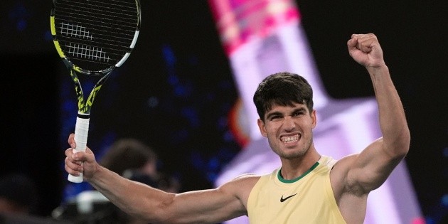 Abierto de Australia: Carlos Alcaraz se mete con facilidad a cuartos de final