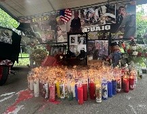 Este memorial fue colocado en el lugar del siniestro en homenaje al fallecido. AP/J. Offenhartz