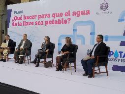 En el panel “¿Qué hacer para que el agua de la llave sea potable?”, Mara Robles agregó que se debe plantear una solución para que el SIAPA renueve su red de distribución. EL INFORMADOR/M.HERNÁNDEZ