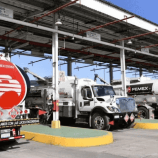 Pemex triplica flota de pipas para reparto de combustibles