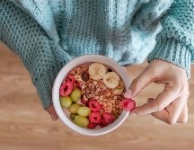 Un buen desayuno debe incluir carbohidratos complejos, proteínas y grasas. UNSPLASH/Arianka Ibarra