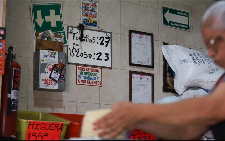 Productores de tortilla de la ciudad descartaron que se vaya a incrementar el precio del producto debido a que bajó el precio del maíz. EL INFORMADOR/A.NAVARRO