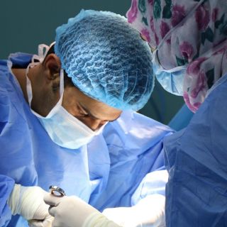 Senado alista reforma para regular cirugía estética