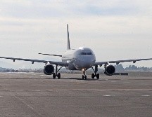 Un video aparentemente grabado a bordo del vuelo mostraba a los pasajeros abanicándose y pidiendo agua a una azafata. EL INFORMADOR/ ARCHIVO