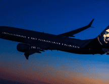 Alaska Airlines dejó en tierra sus 65 Max 9 pocas horas después que uno de los dos tapones de la mitad trasera de la cabina del vuelo 1282 saliera volando. X/@AlaskaAir