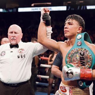 Jaime Munguía se luce ante Jhon Ryder