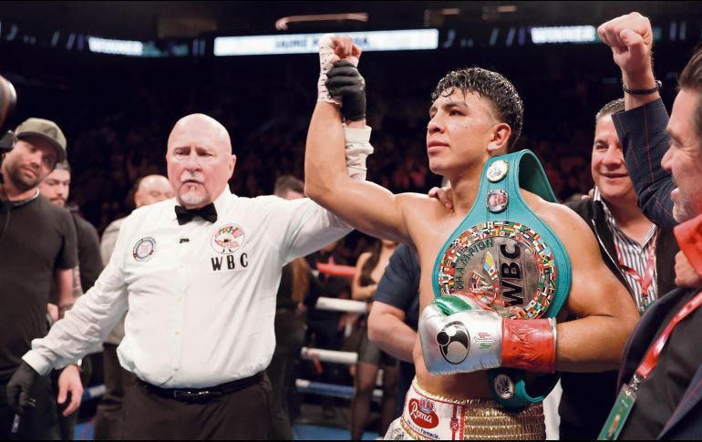 Jaime Munguía se paunta para enfrentar a Saúl “Canelo” Álvarez, que busca rival para su pelea de mayo. AFP/C. Petersen