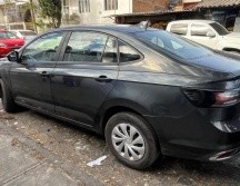 Los oficiales acudieron al lugar donde localizaron al hombre que coincidía con la descripción y que se encontraba junto a un vehículo Volkswagen Virtus de modelo reciente que tenía placas del estado de Minnesota, Estados Unidos. CORTESÍA