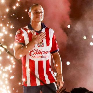 ¿Cuál es la lesión que posterga el debut de "Chicharito"?