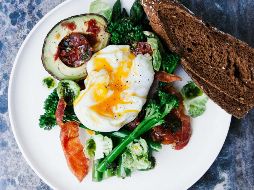 Elija grasas saludables. Las grasas pueden ayudarle a sentirse saciado durante más tiempo, pero elija bien. UNSPLASH / C. Ralston