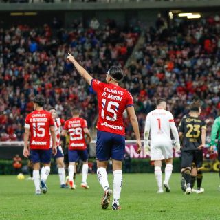 Chivas le pega a Toluca y logra su primer triunfo del torneo