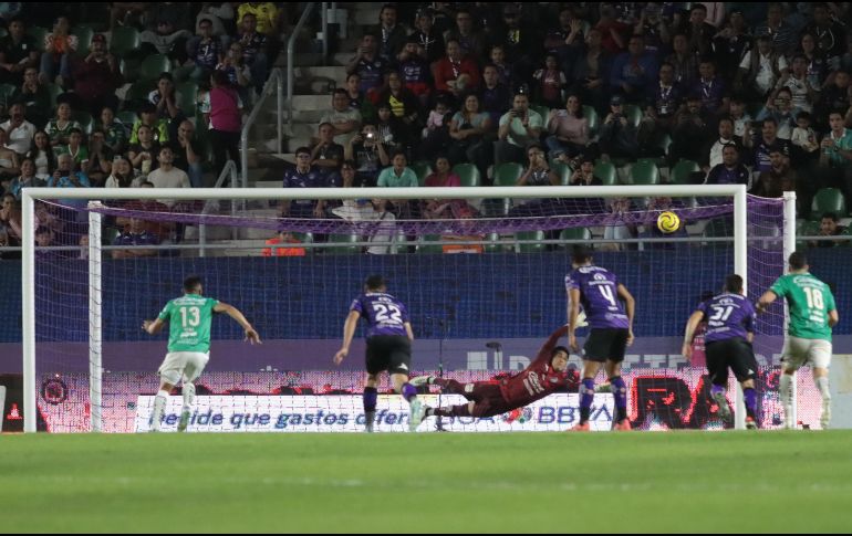 Un penalti cobrado por Ángel Mena definió el empate 1-1. IMAGO7/E. Reséndiz