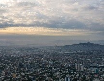 La Semadet recomendó a la población evitar hacer actividades y ejercicio al aire libre o dejar el uso del vehículo. EL INFORMADOR / A. NAVARRO