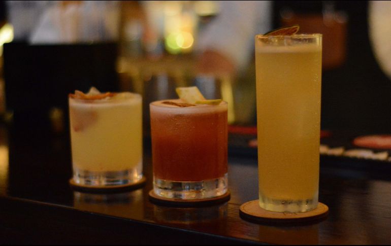 Las bebidas alcohólicas, los refrescos azucarados y zumos hay que evitarlos completamente, pues aportan calorías innecesarias. SUN/ ARCHIVO