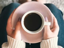 Muchas personas tienen como bebida favorita al café por su exquisito sabor y aroma. ESPECIAL / Foto de Brigitte Tohm en Unsplash