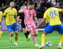 Los aficionados soñaban con ver un nuevo enfrentamiento entre Lionel Messi y Cristiano Ronaldo. EFE.