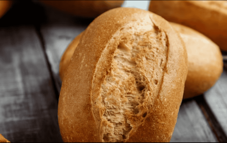 El bolillo es el complemento perfecto para los chilaquiles u otros platillos. ESPECIAL/FREEPIK