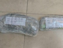 Los militares hallaron una bolsa de tela camuflada y una motocicleta abandonada, 19 envoltorios con aproximadamente 194 gramos de cannabis sativa (marihuana) y 294 envoltorios con aproximadamente 91 gramos de metanfetamina (crystal) CORTESÍA / FGR