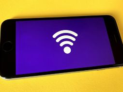 La empresa especializada en redes WiFi, Hinforcom, advierte en su página web que los usuarios deben ser cautelosos al conectarse a estas redes abiertas. unsplash