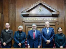Juan Ramón de la Fuente (centro) en el Club de Periodistas de México. ESPECIAL