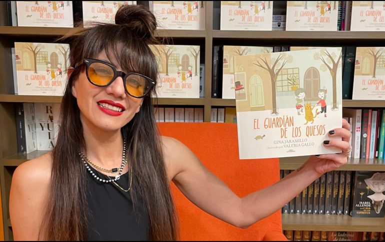 Gina Jaramillo promciona su reciente libro 