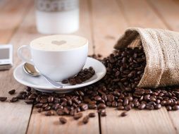 El café es fundamental en la vida de muchas personas. ESPECIAL/ Foto de Mike Kenneally en Unsplash