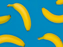 Los plátanos son una buena fuente de carbohidratos, potasio y vitaminas B6 y C. ESPECIAL/ Foto de matthew Feeney en Unsplash