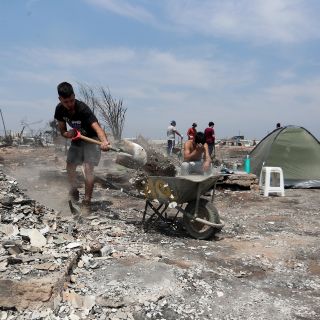 Ascienden a 99 los muertos en devastadores incendios de Valparaíso