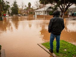 Residentes de varias ciudades en el condado de Ventura fueron obligadas a evacuar debido al peligro de inundaciones. EFE / E. Madrid