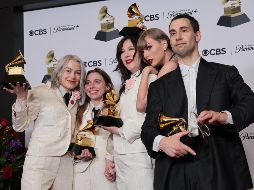 Taylor Swift y su equipo tuvieron una gran noche en los Grammys 2024. EFE / Alisson Dinner