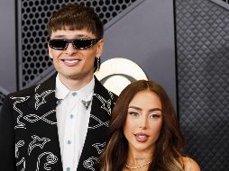 Peso Pluma asistió a la entrega de los Grammys acompañado de su novia, Nicki Nicole. EFE / CAROLINE BREHMAN