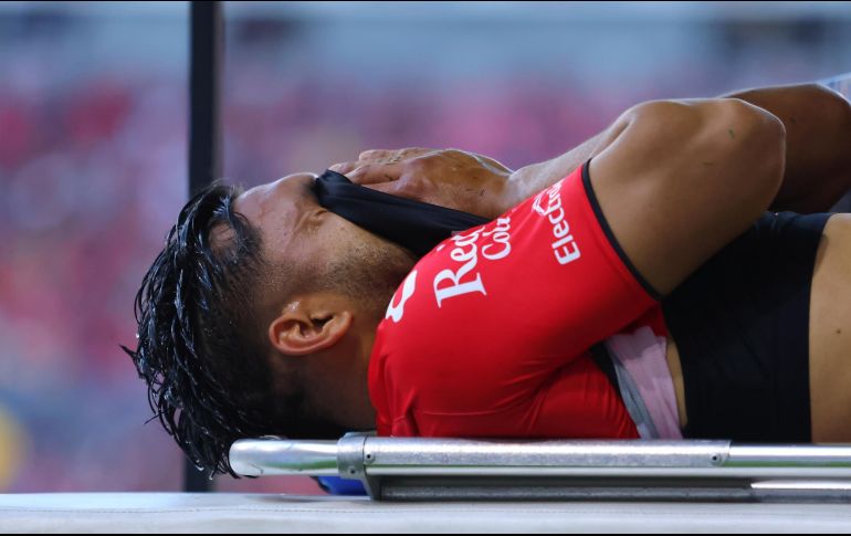 Eduardo Aguirre terminó chocando contra el portero Carlos Acevedo, y resultó lesionado. IMAGO7