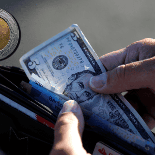 Así cotiza el dólar frente al Superpeso al arranque de la semana