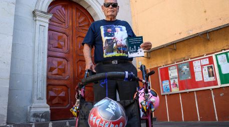 José Luis ‘Lento’ López,  se dedica a promover el fútbol entre niños de escasos recursos, por eso acudió a la misa solemne de este lunes. EL INFORMADOR/H.FIGUEROA