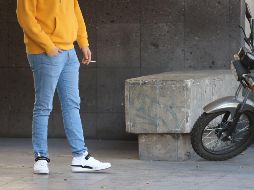 La incidencia del cáncer aumenta muchísimo con la edad y otros hábitos, como fumar. EL INFORMADOR / ARCHIVO