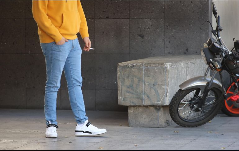 La incidencia del cáncer aumenta muchísimo con la edad y otros hábitos, como fumar. EL INFORMADOR / ARCHIVO