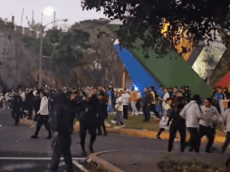 Se pudo observar cómo seguidores de los dos conjuntos se agredieron físicamente a través de video que circularon a través de redes sociales. ESPECIAL.