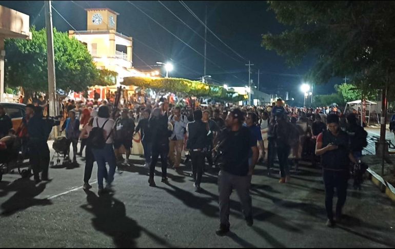 Las autoridades que acompañan a los migrantes explicaron que ellos no se asumen como una caravana. SUN.