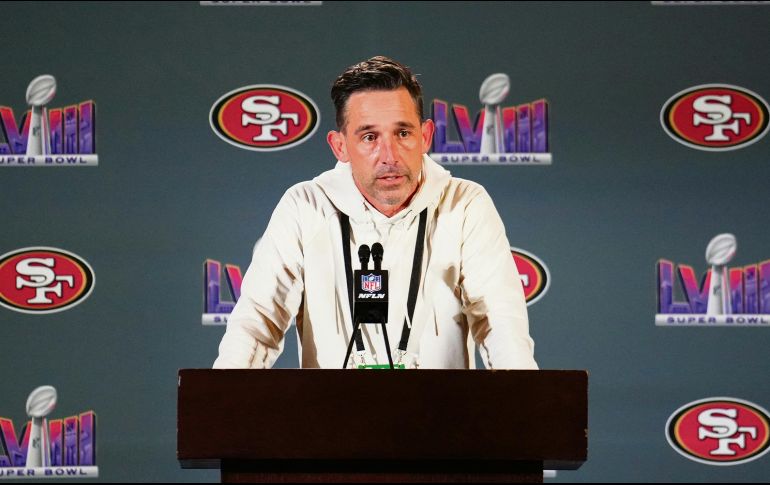 Kyle Shanahan y su equipo afrontarán la semana con algunos obstáculos. AFP/C. Unger